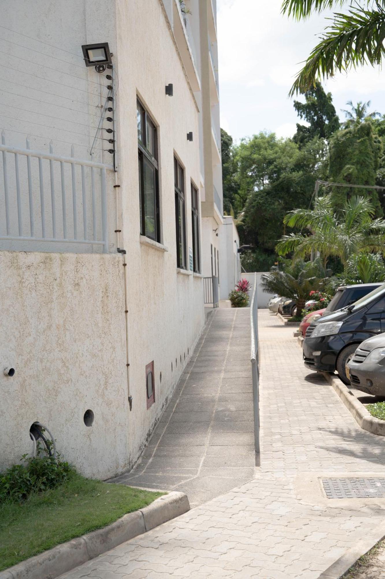 Flo'S Eco Residence Dar es Salaam Ngoại thất bức ảnh
